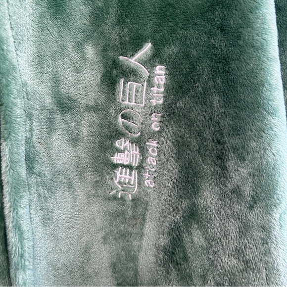 Attack on Titan Official Plush Cloak with Wings of Freedom Green Size S - Picture 4 of 5